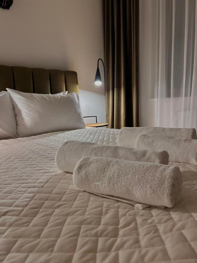 Modern Stone Hill Apartment ชกลาร์สกา ปอเรมบา ภายนอก รูปภาพ